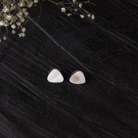 White - handcrafted seashell stud earrings 50