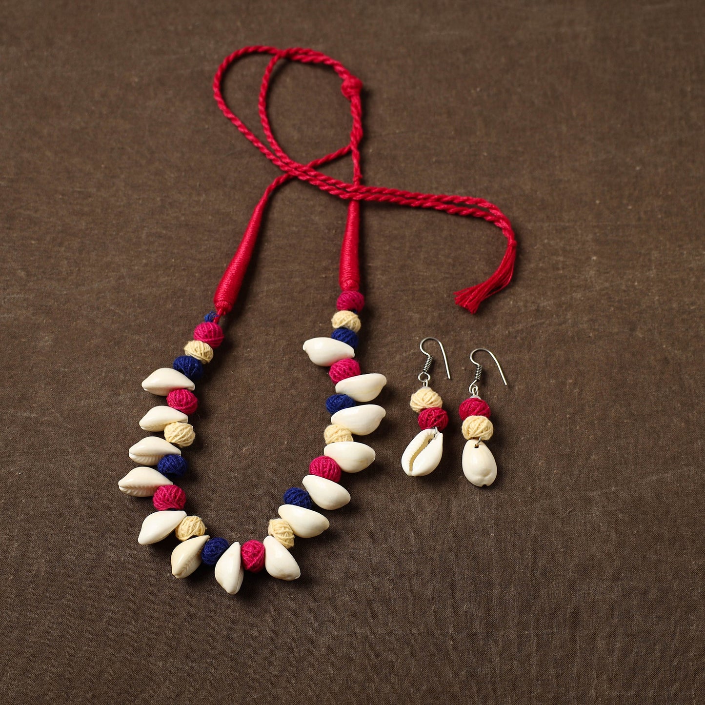 White - handcrafted shell & thread work necklace set 05