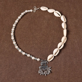 Buy Handcrafted Shell Work GS Necklace