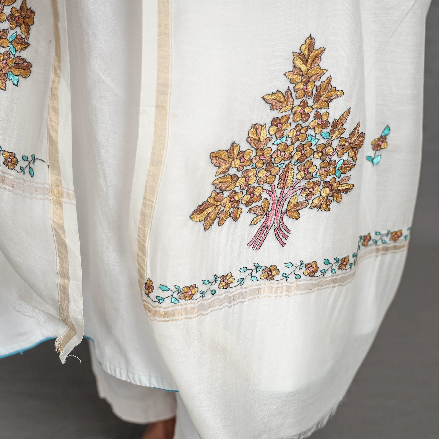  White Handloom Chanderi Silk Kashida Embroidery Dupatta 
