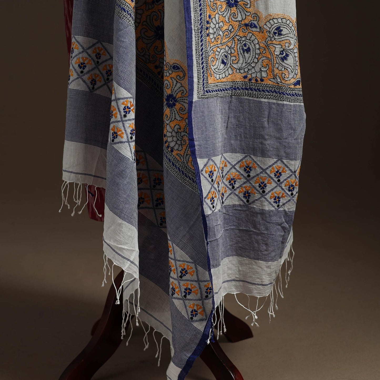 White - handloom cotton bengal hand kantha work dupatta 14