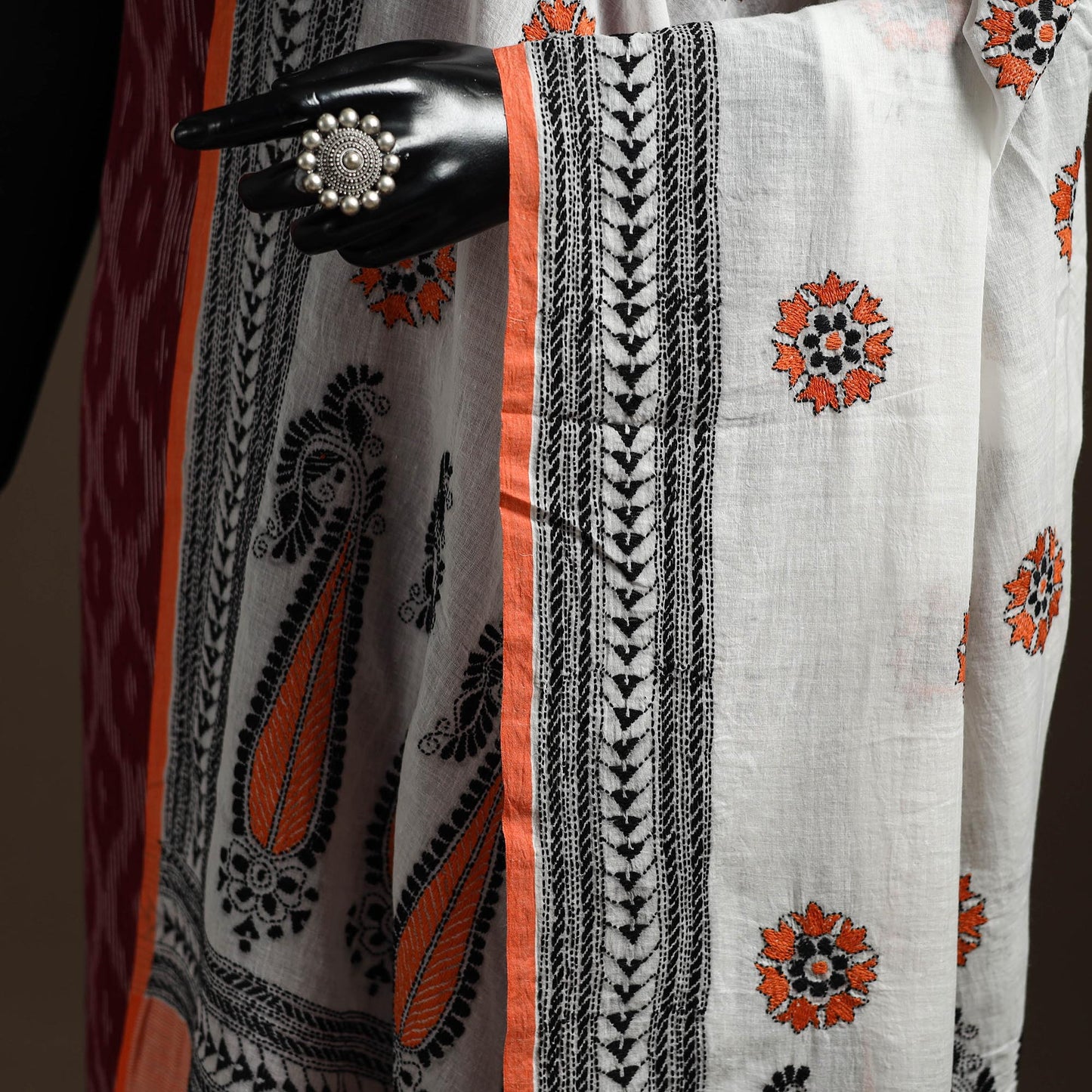 White - handloom cotton bengal hand kantha work dupatta 15