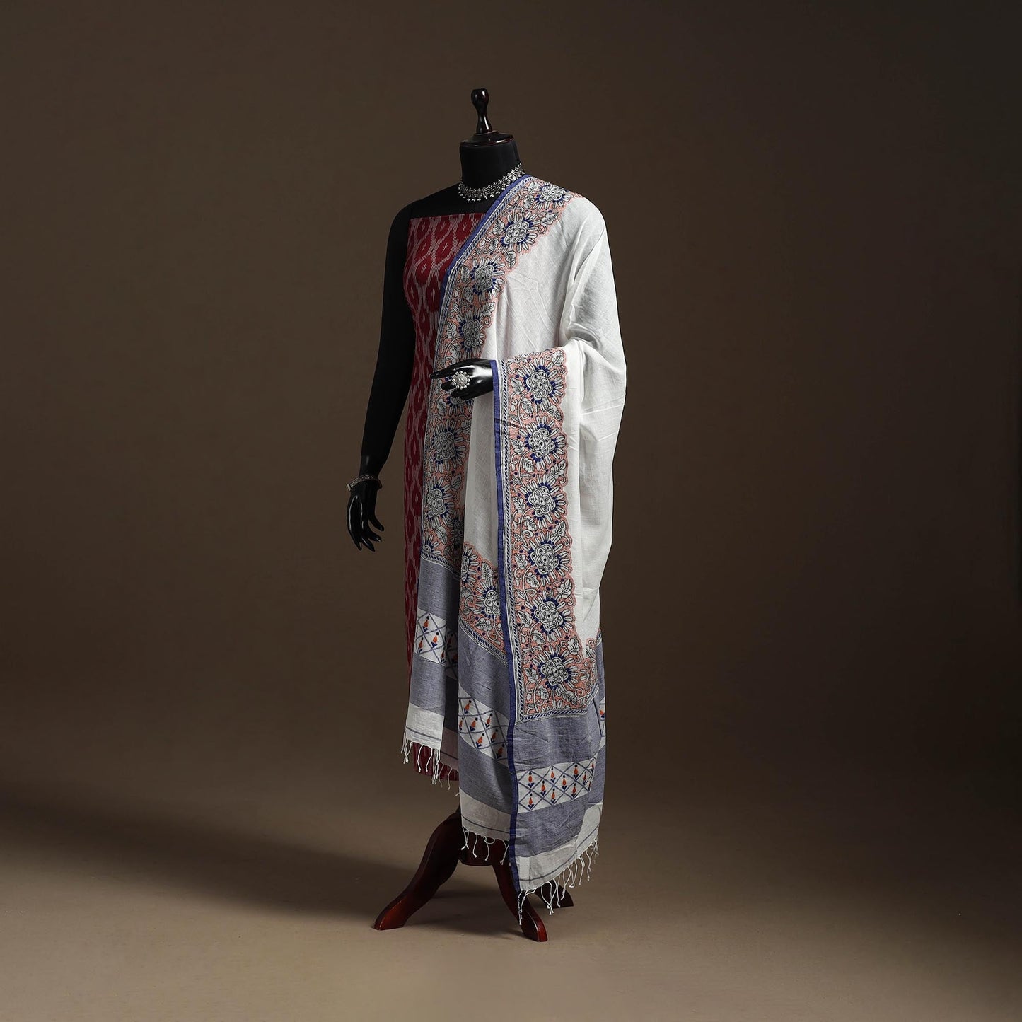 White - handloom cotton bengal hand kantha work dupatta 17