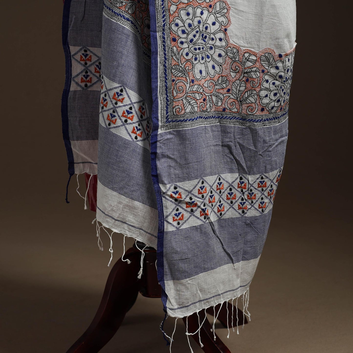 White - handloom cotton bengal hand kantha work dupatta 20