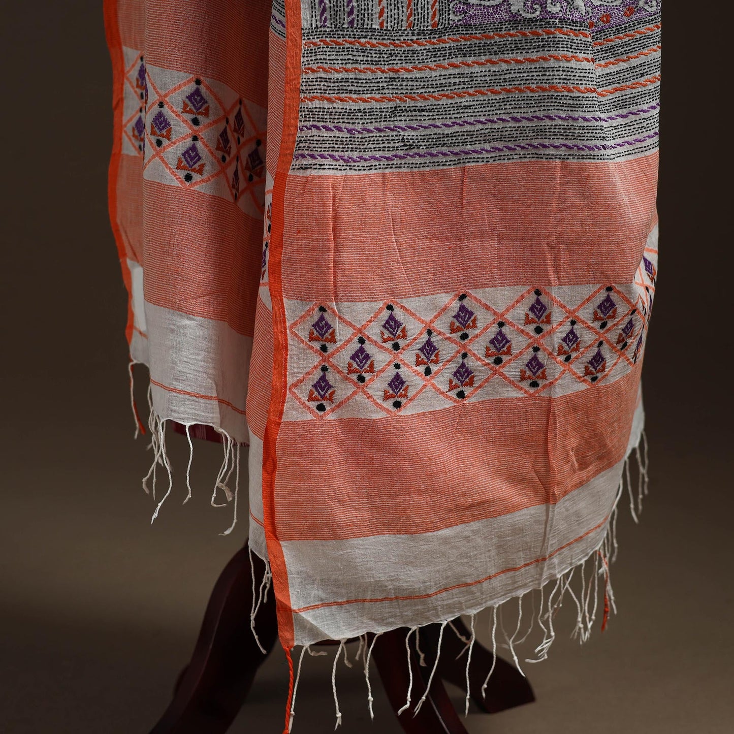 White - handloom cotton bengal hand kantha work dupatta 24