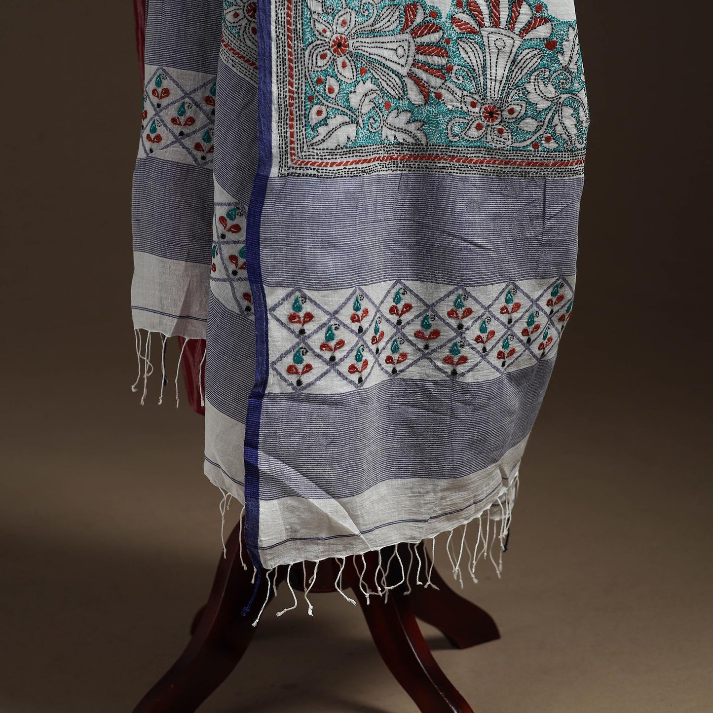 White - handloom cotton bengal hand kantha work dupatta 27