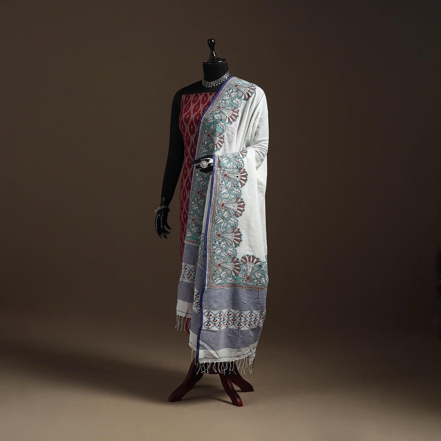 White - handloom cotton bengal hand kantha work dupatta 27