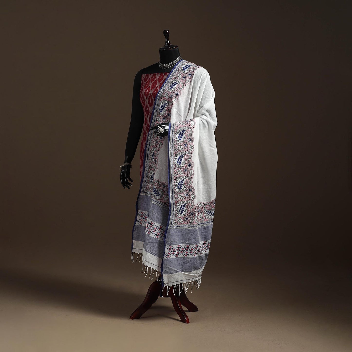 White - handloom cotton bengal hand kantha work dupatta 29