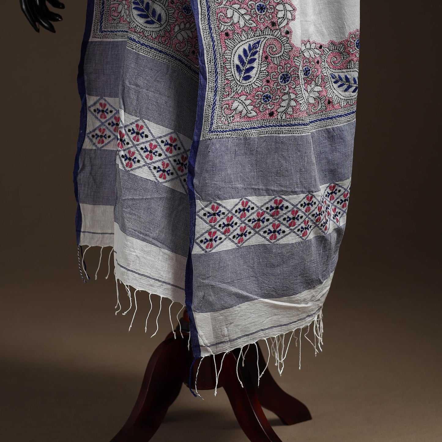 White - handloom cotton bengal hand kantha work dupatta 29
