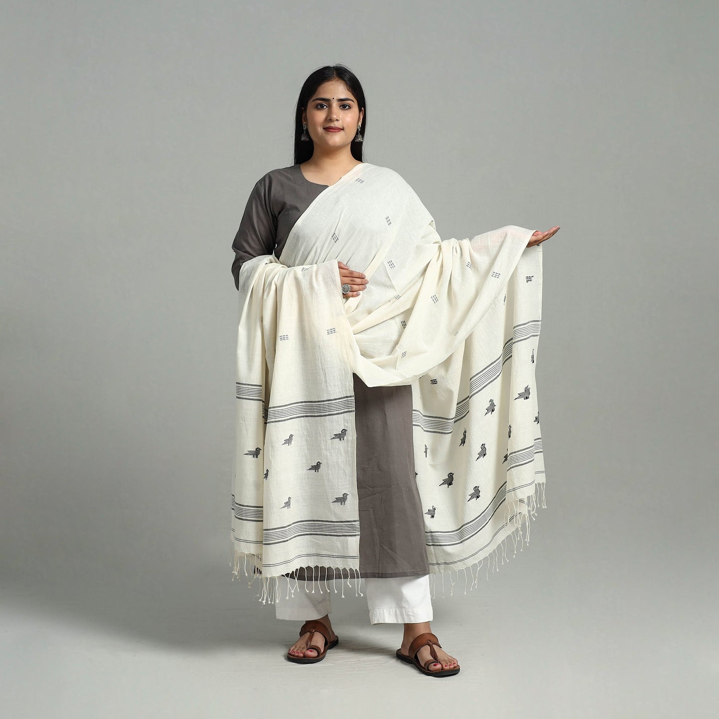 White - handloom cotton burdwan jamdani dupatta 03