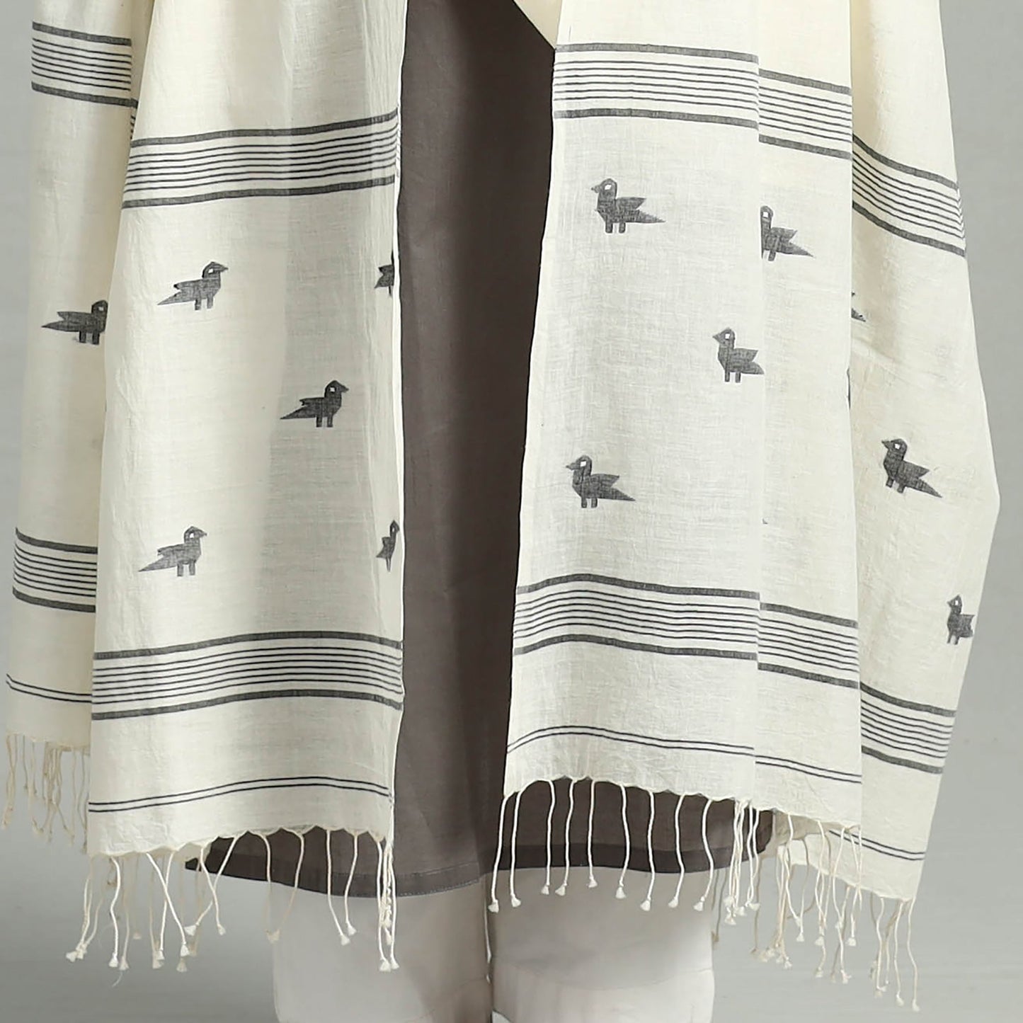 White - handloom cotton burdwan jamdani dupatta 03