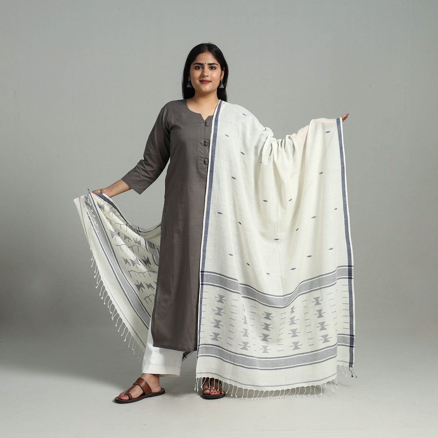 White - handloom cotton burdwan jamdani dupatta 15