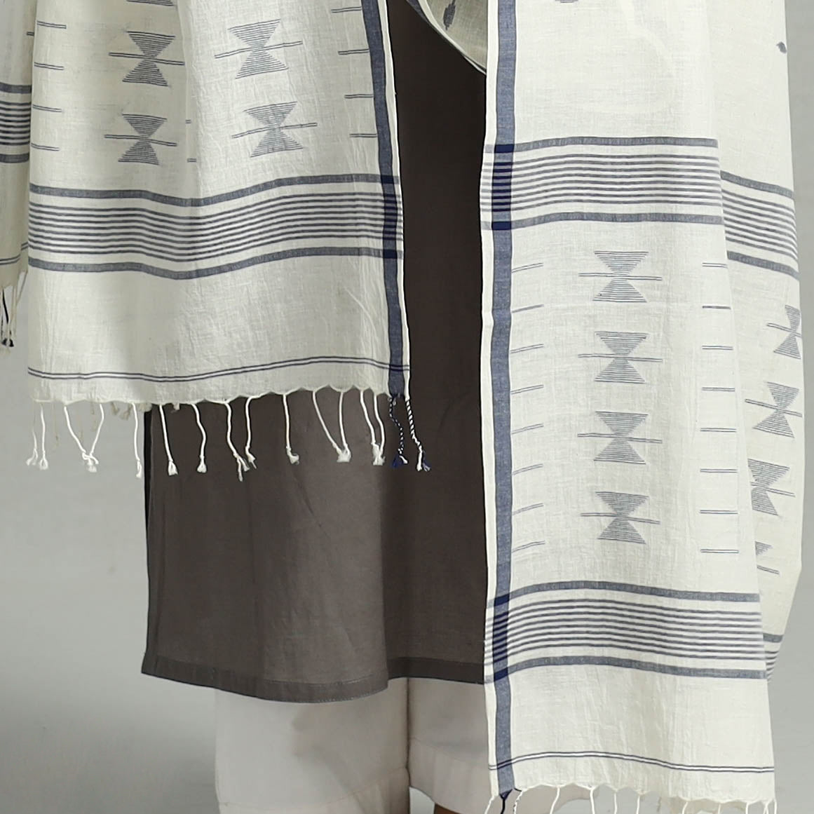 White - handloom cotton burdwan jamdani dupatta 15