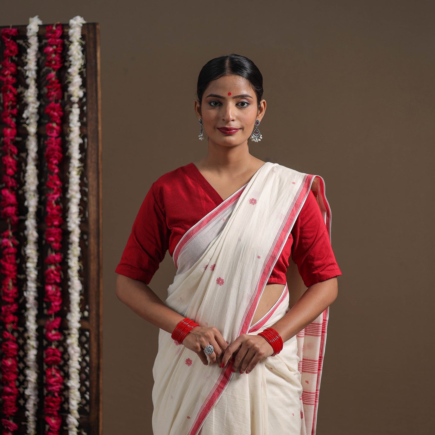 White - handloom cotton burdwan jamdani saree 01