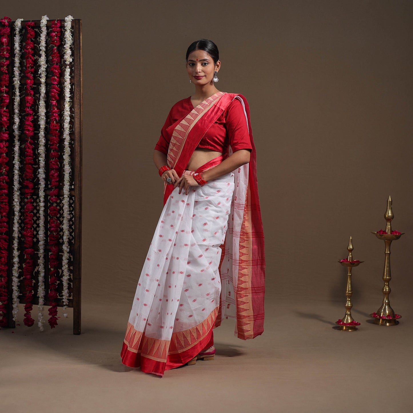 White - handloom cotton phulia jamdani saree 02