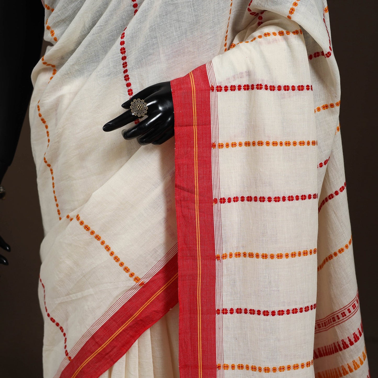 White - handloom cotton phulia jamdani saree 02
