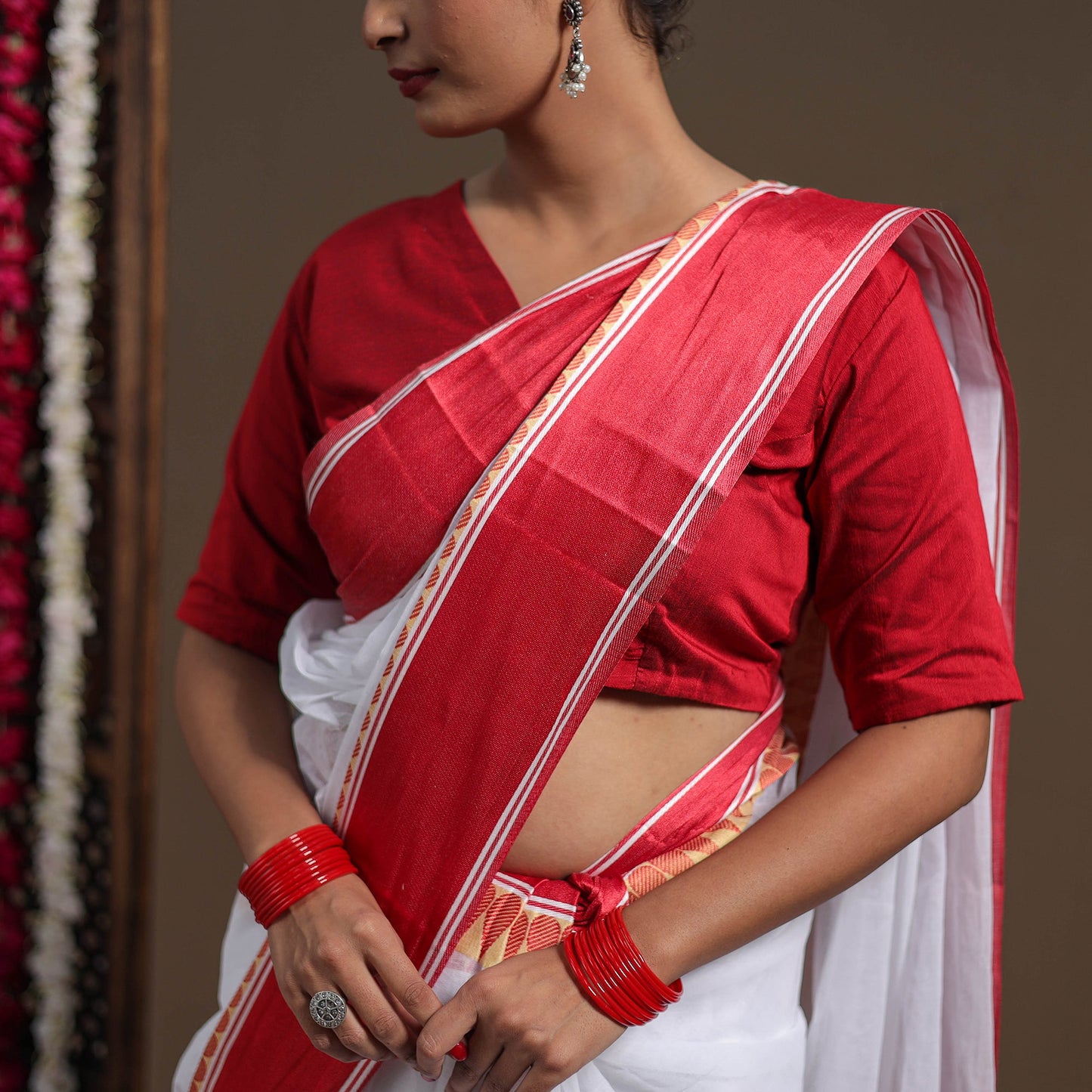 Buy White Handloom Cotton Phulia Jamdani Saree