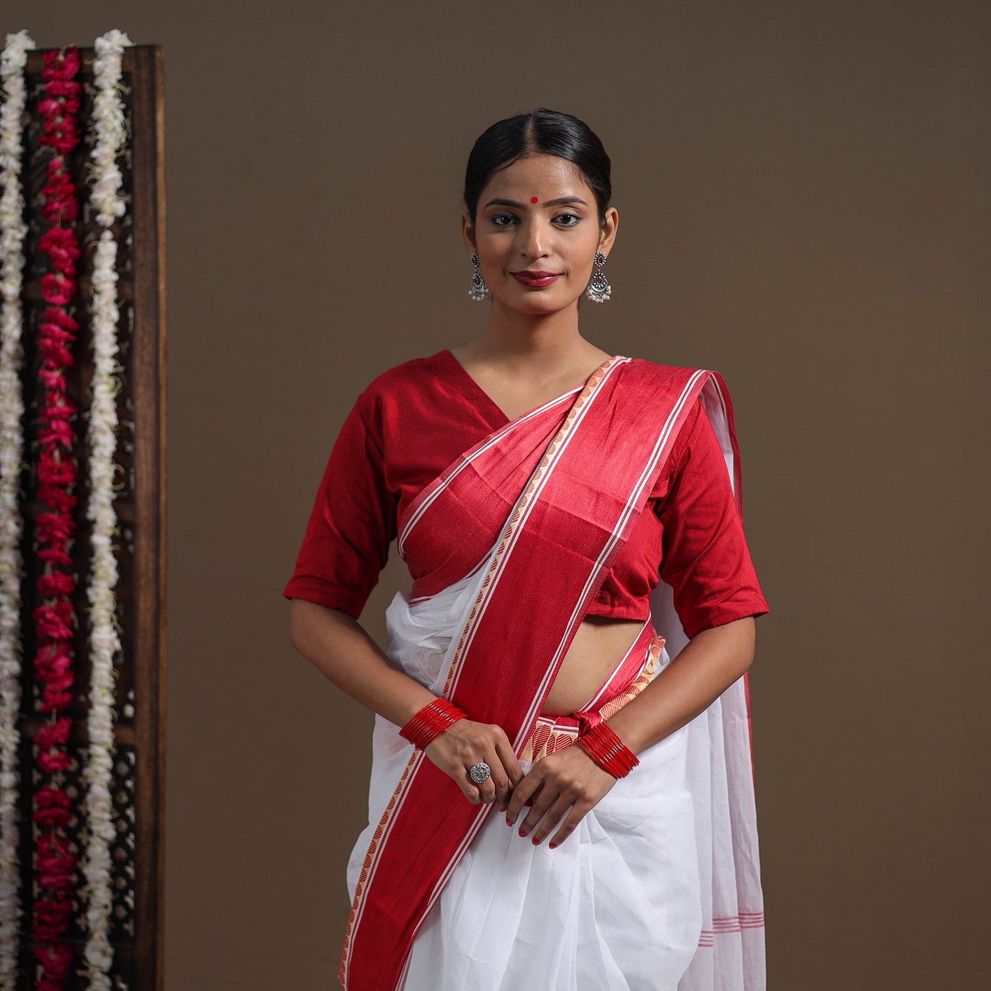 Buy White Handloom Cotton Phulia Jamdani Saree