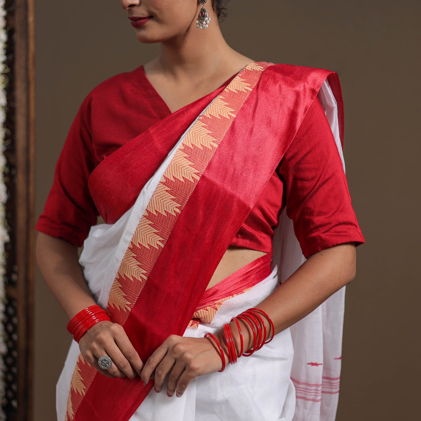 Buy White Handloom Cotton Phulia Jamdani Saree