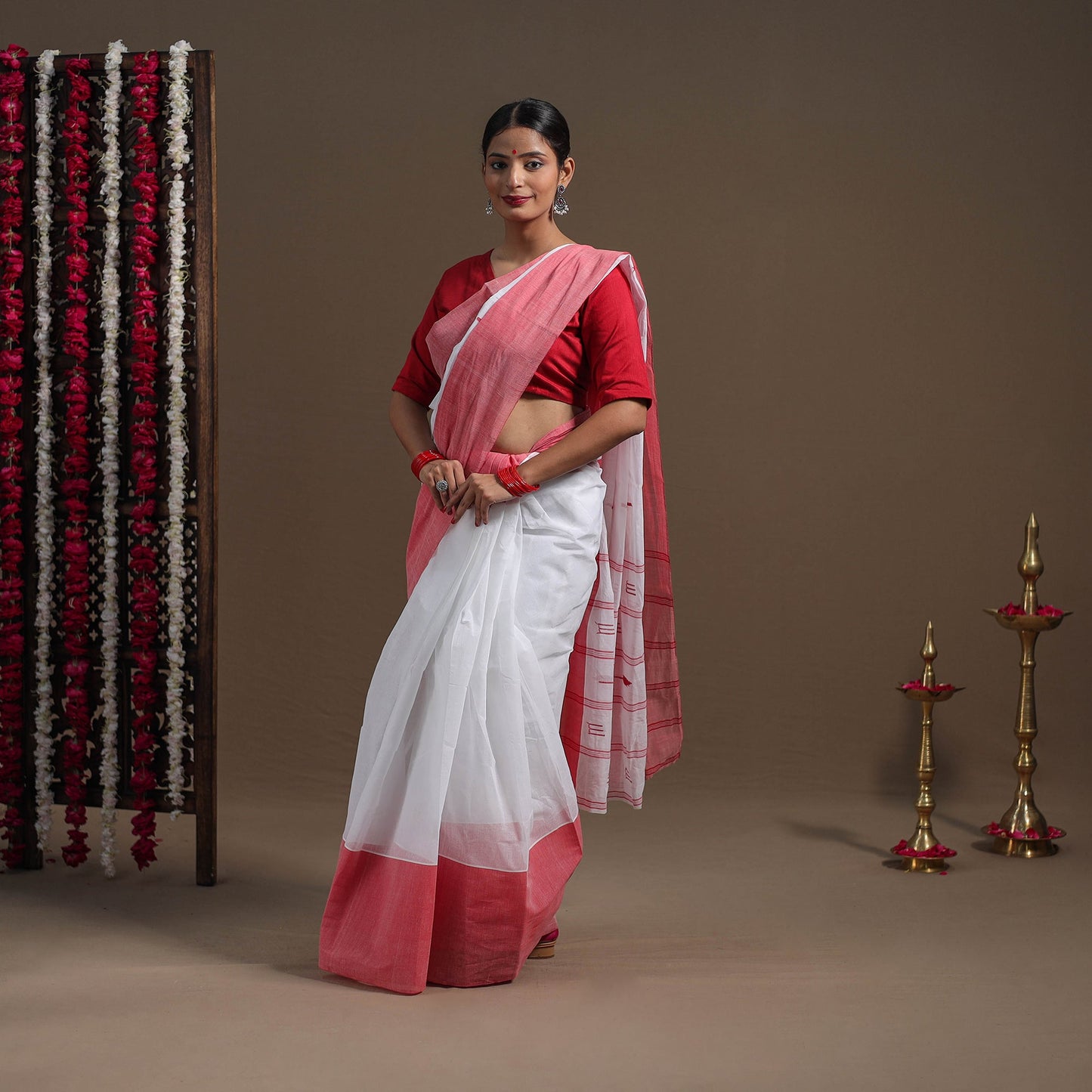 Buy White Handloom Cotton Phulia Jamdani Saree