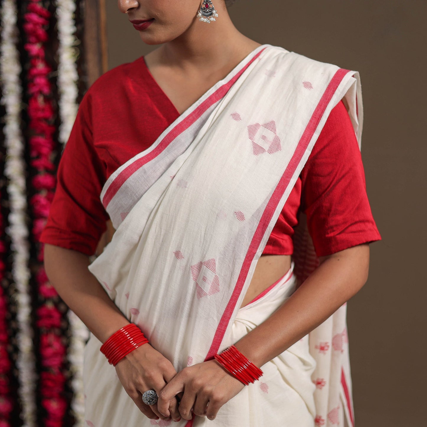 White - handloom cotton phulia jamdani saree 09
