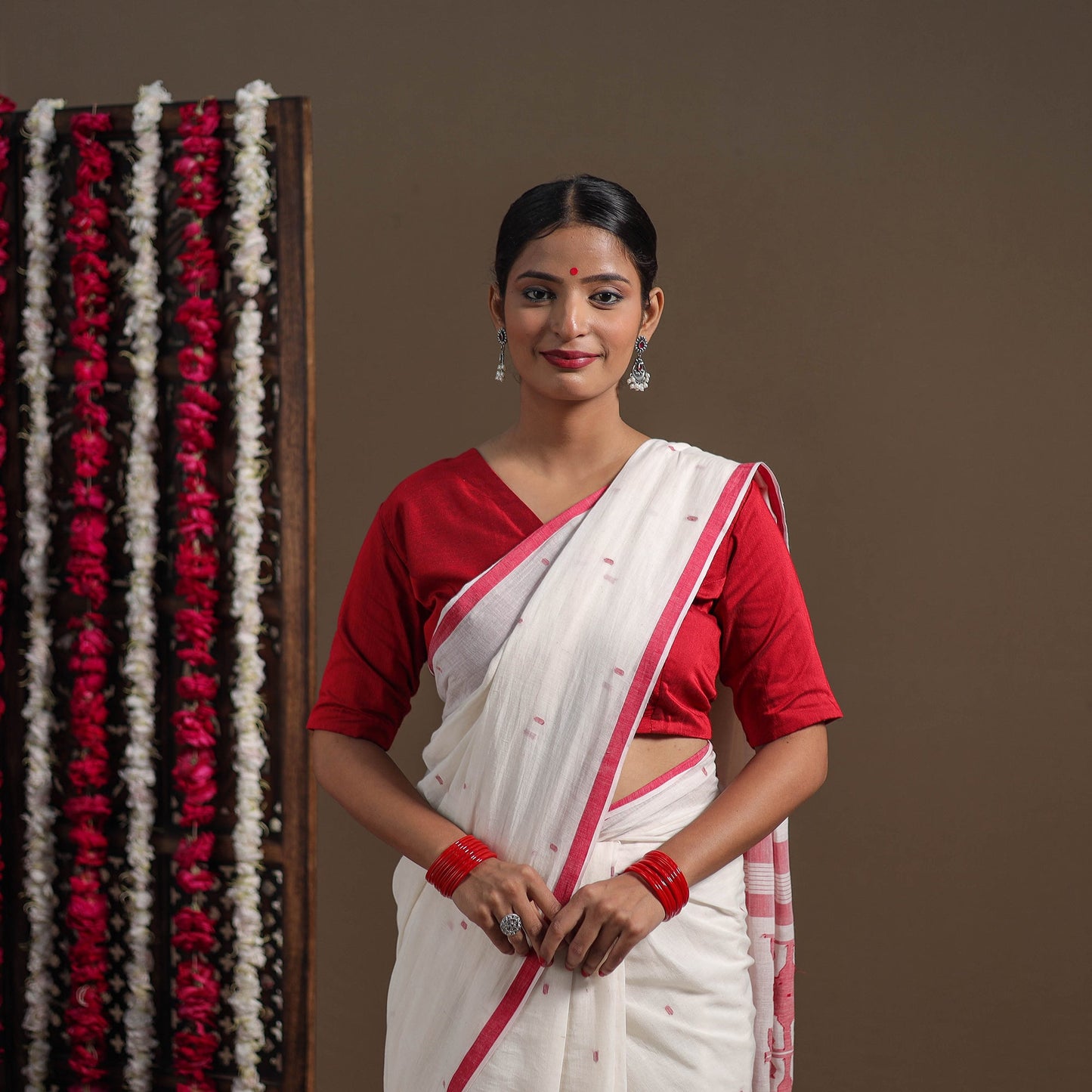 Buy White Handloom Cotton Phulia Jamdani Saree