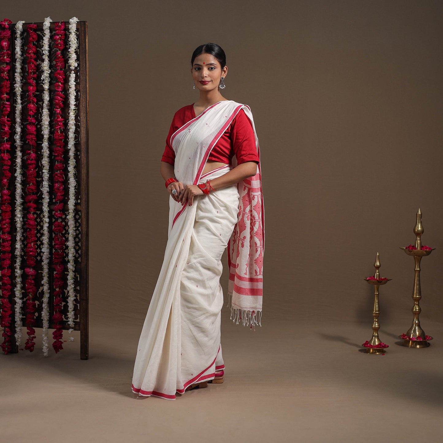White - Handloom Cotton Phulia Jamdani Saree 12