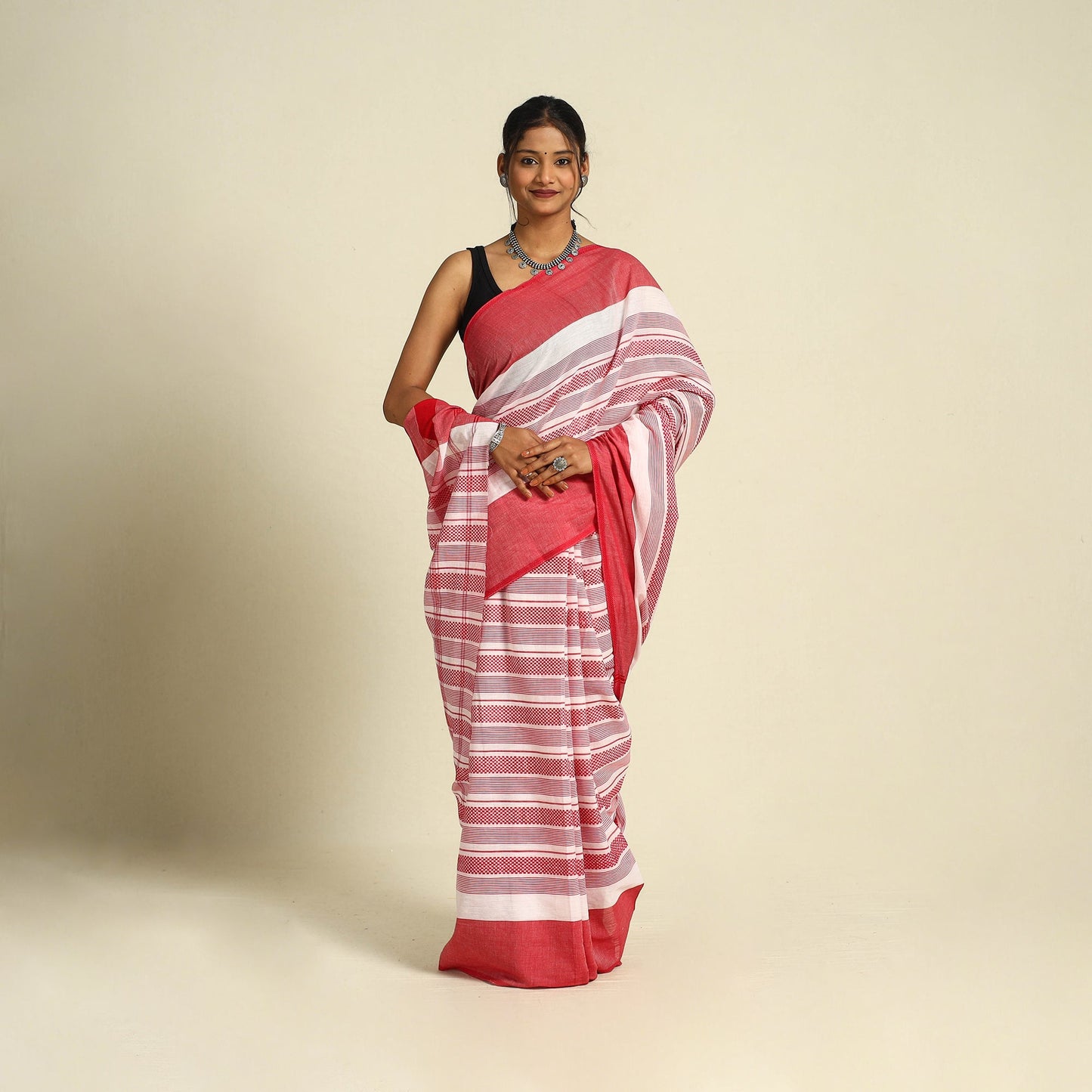 White - handloom cotton phulia jamdani saree 15