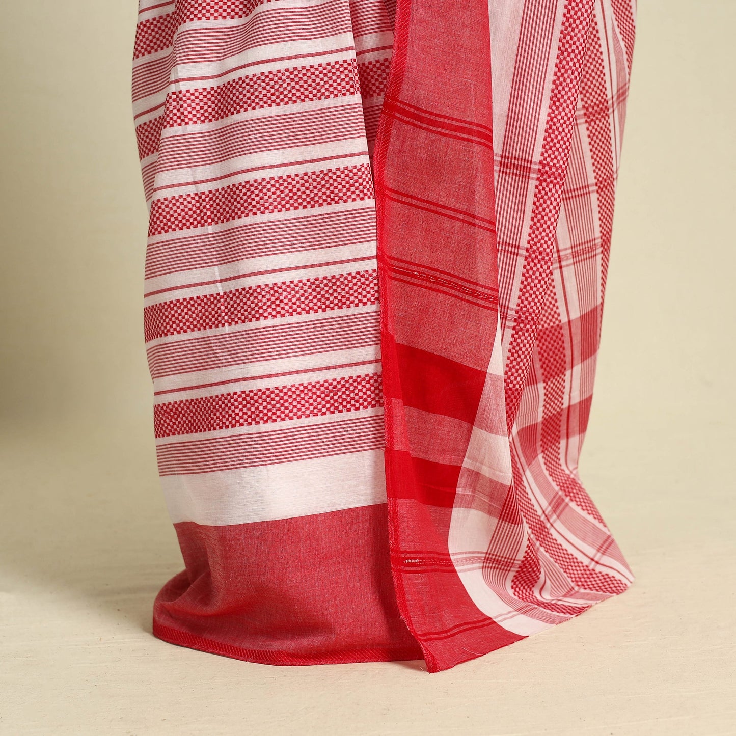 White - handloom cotton phulia jamdani saree 15