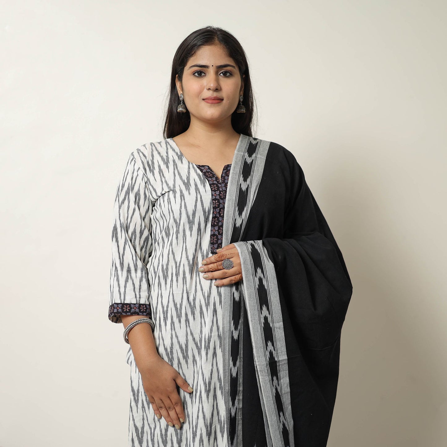  White Handloom Cotton Pochampally Ikat Kurta Set 