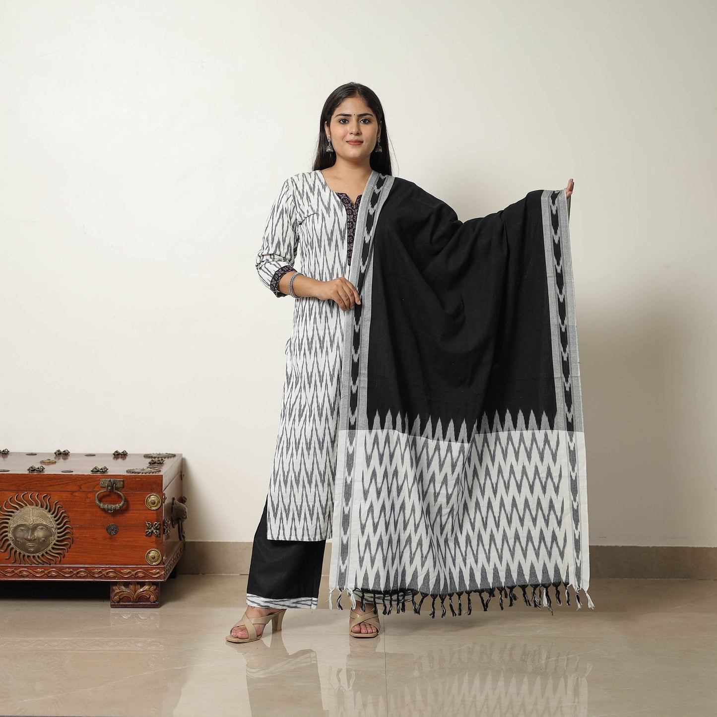  White Handloom Cotton Pochampally Ikat Kurta Set 