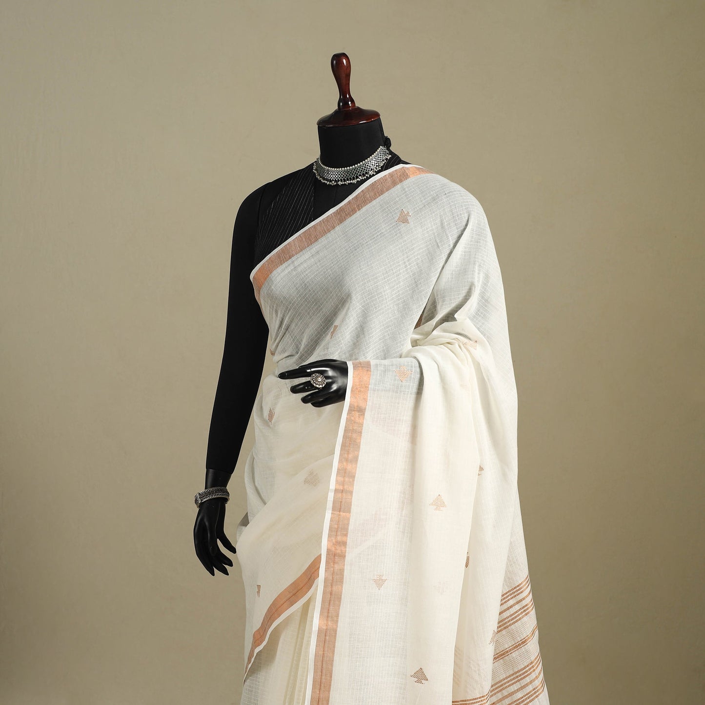 White - handloom cotton zari buti phulia jamdani saree 12