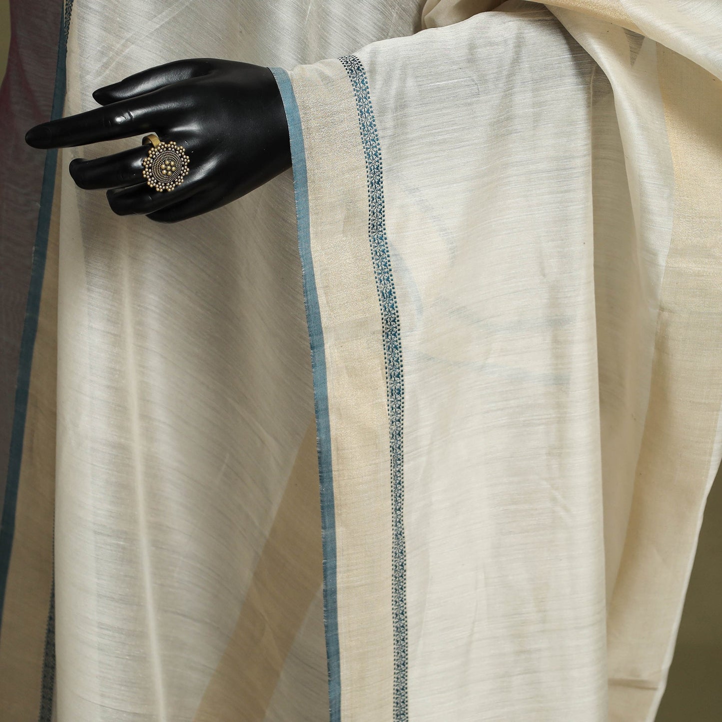 White - handloom silk cotton maheshwari dupatta 41