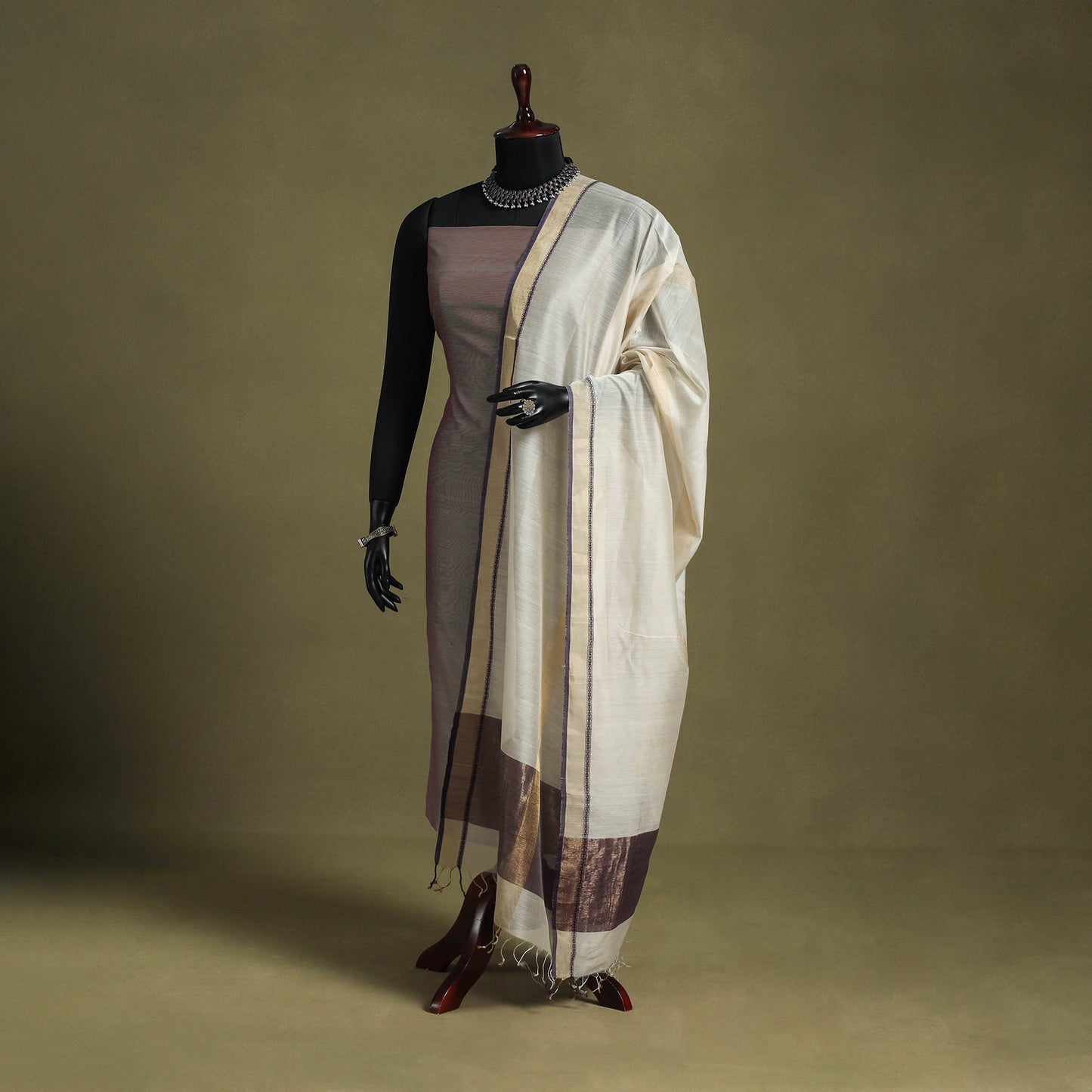 White - handloom silk cotton maheshwari dupatta 43