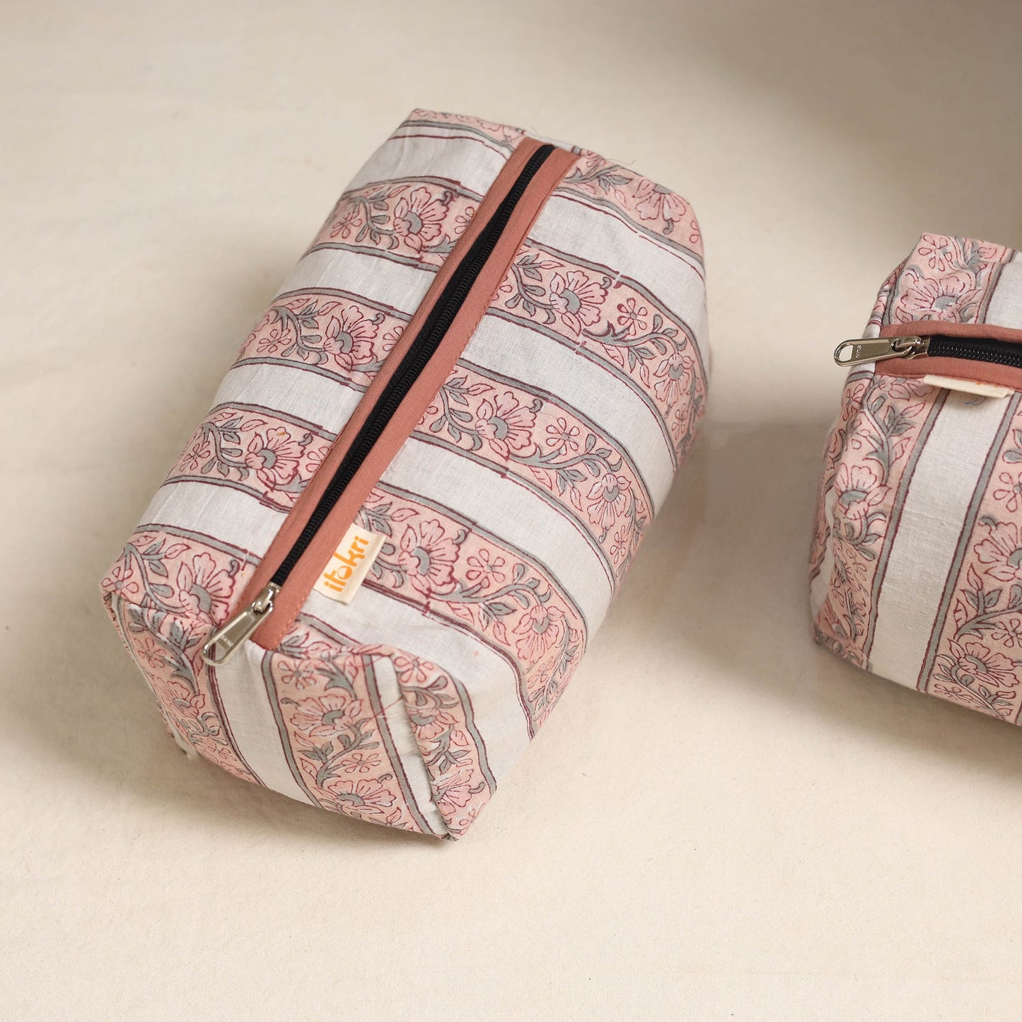 White - handmade cotton toiletry bags (set of 3) 01