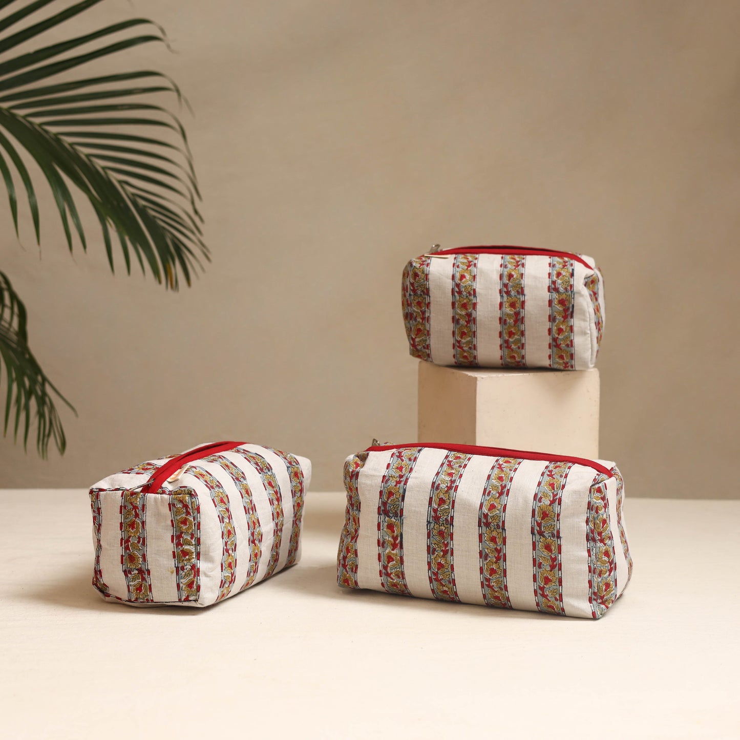 White - handmade cotton toiletry bags (set of 3) 03