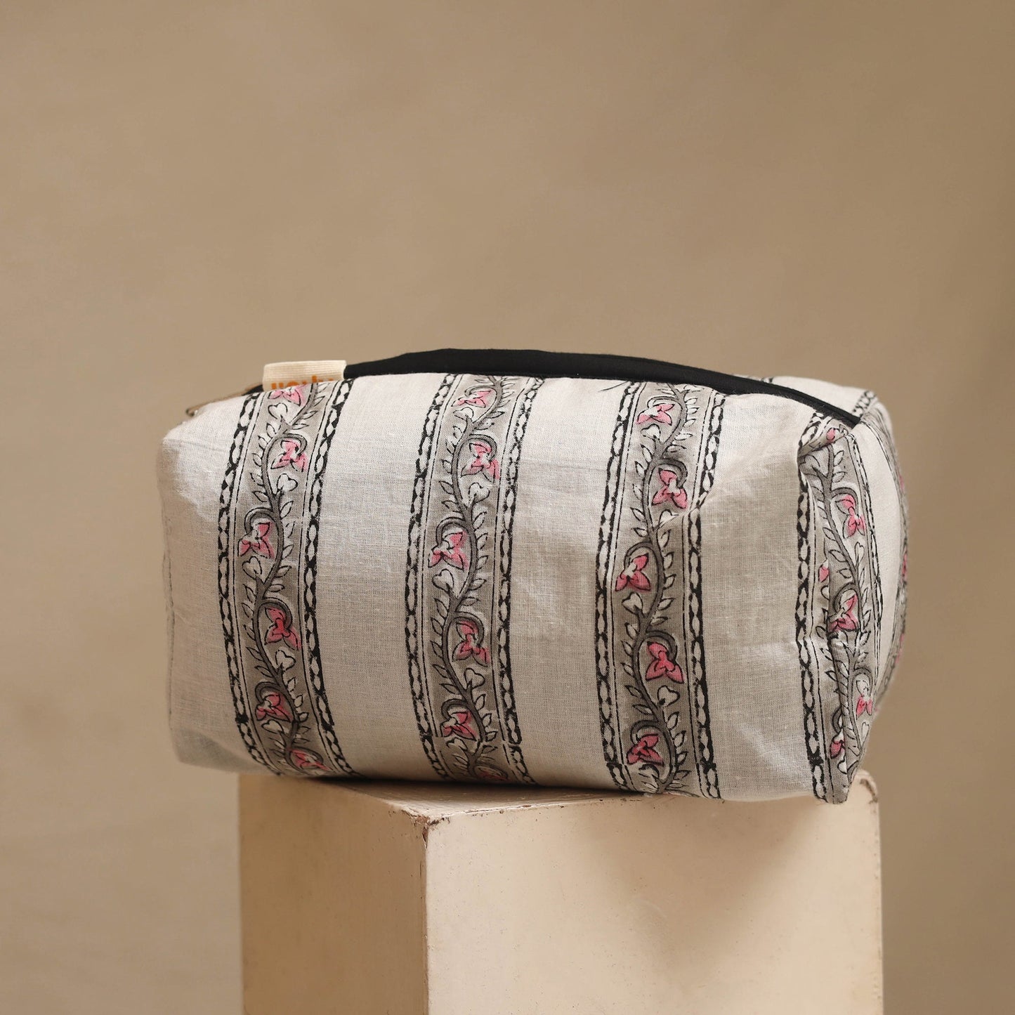 White - handmade cotton toiletry bags (set of 3) 05