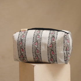 White - handmade cotton toiletry bags (set of 3) 05