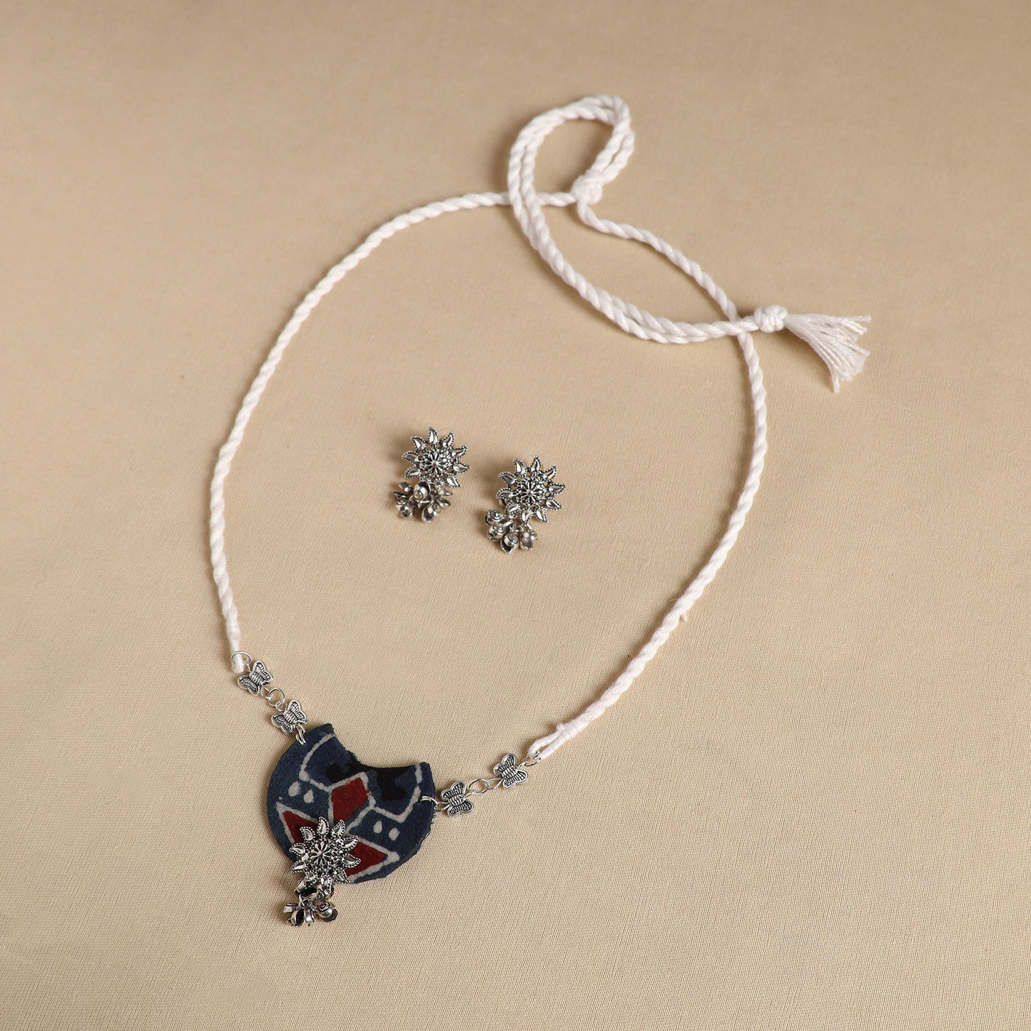 White - handmade fabart gs necklace set 10 - handcrafted