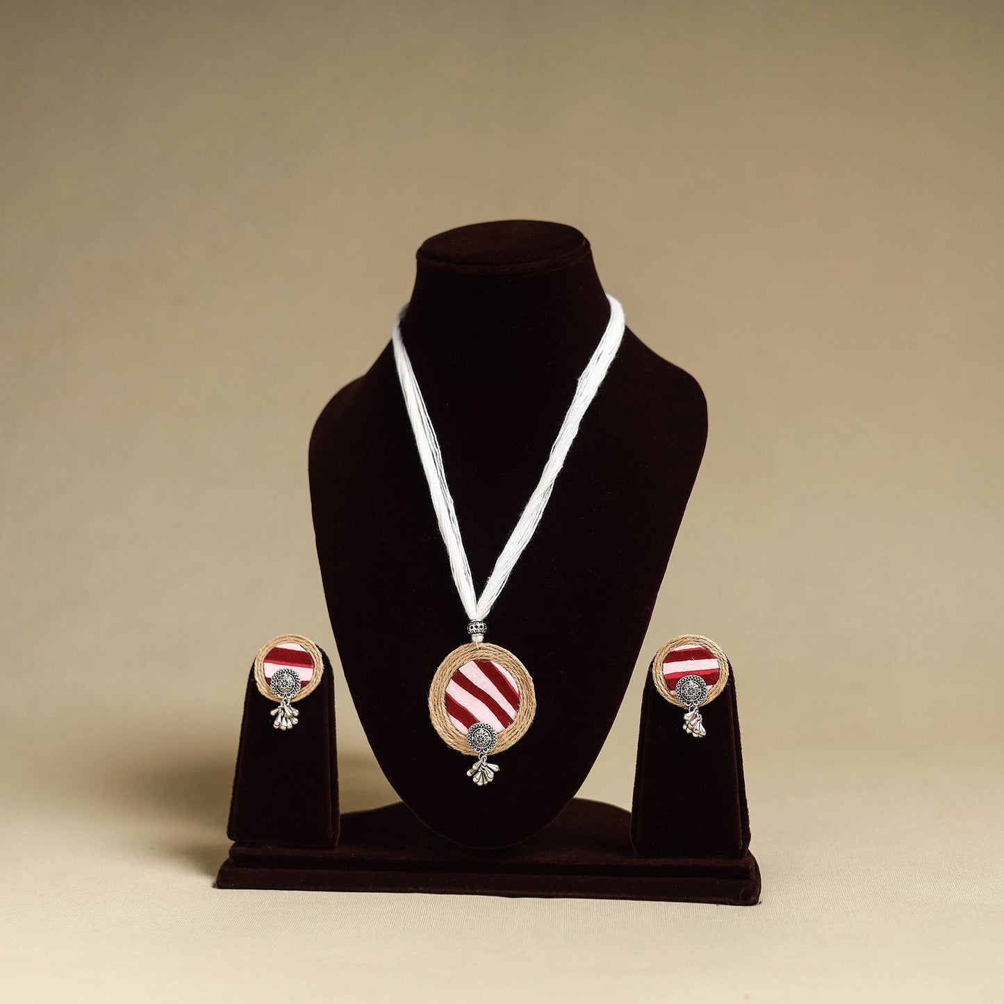 Buy Handmade GS Jute Fabart Necklace Set Online