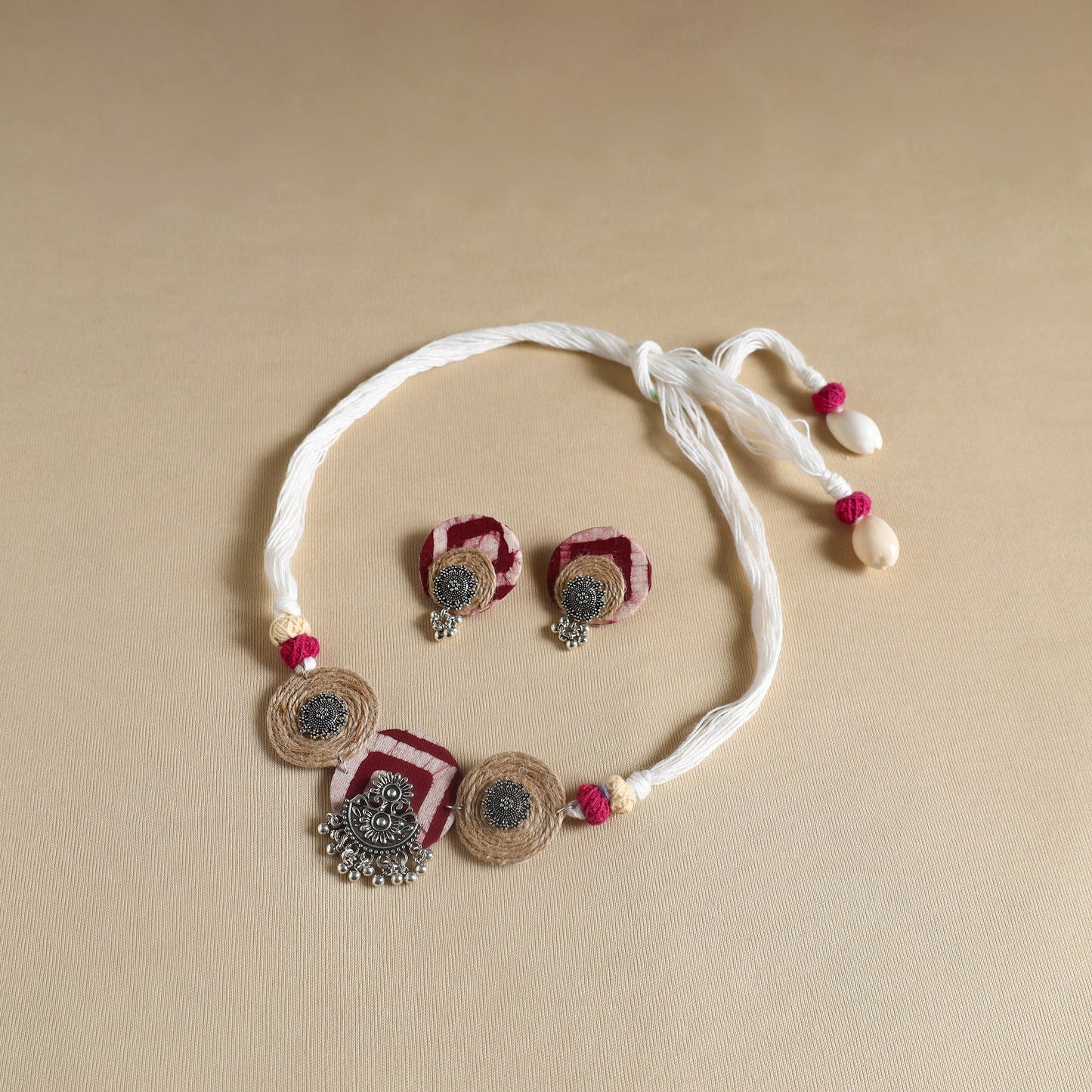 White - handmade gs jute fabart necklace set 10