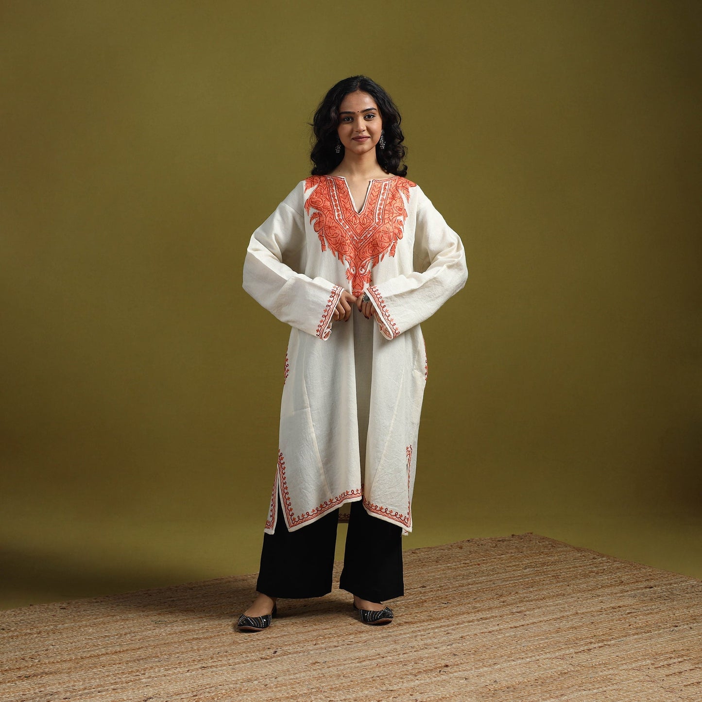 Handwoven aari hand embroidered kashmiri merino wool pheran