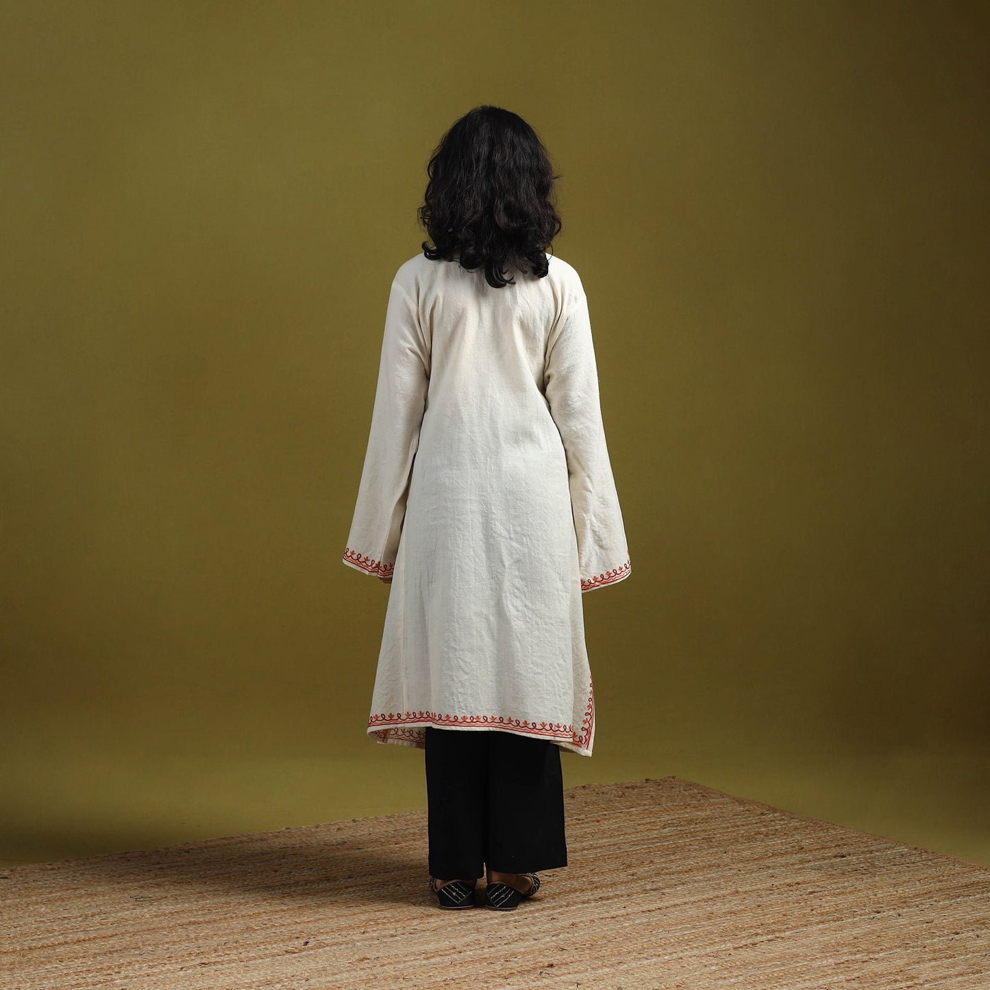 Handwoven aari hand embroidered kashmiri merino wool pheran