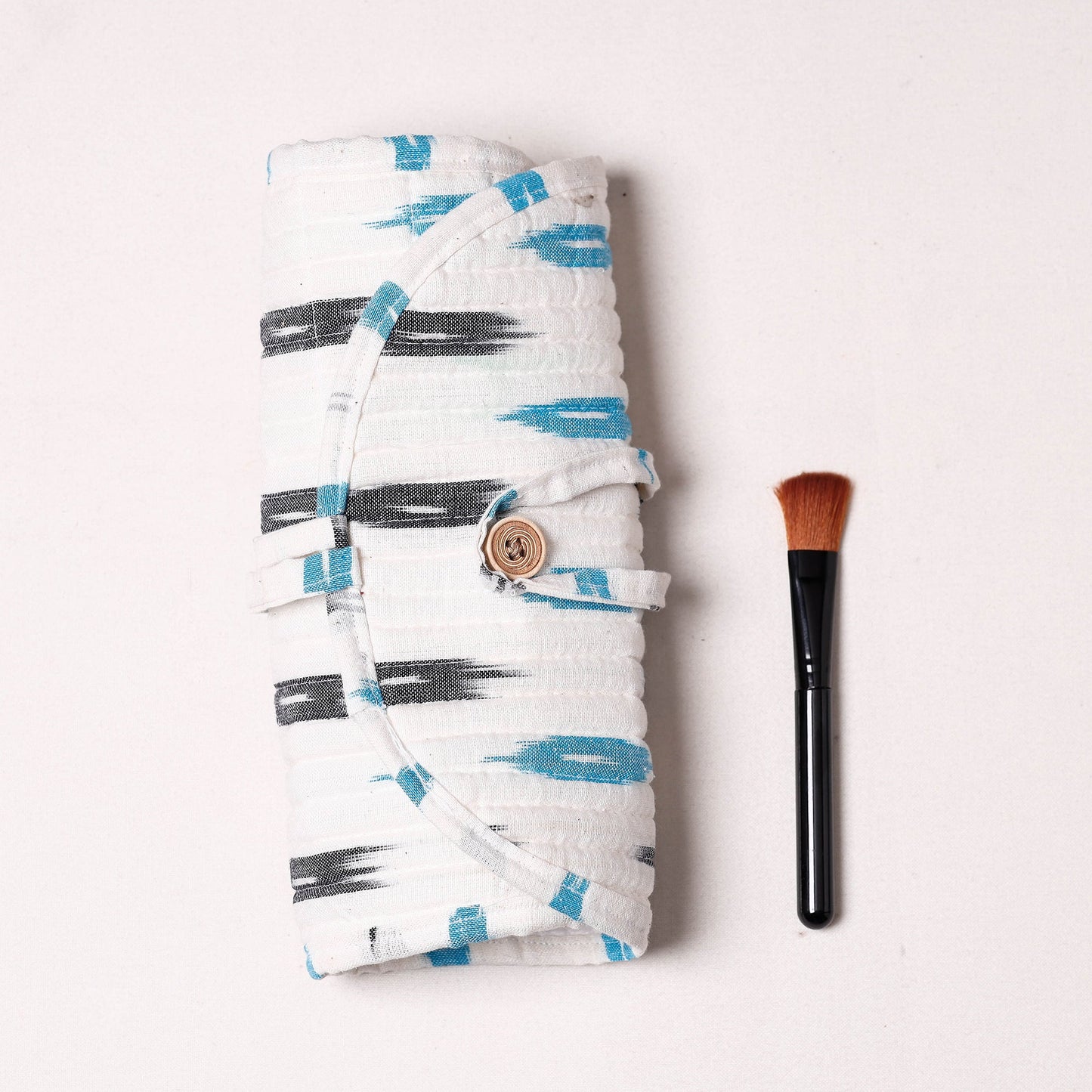  Ikat Fabric Multipurpose Segmented Make-up Brush Wrap Pouch/Case 