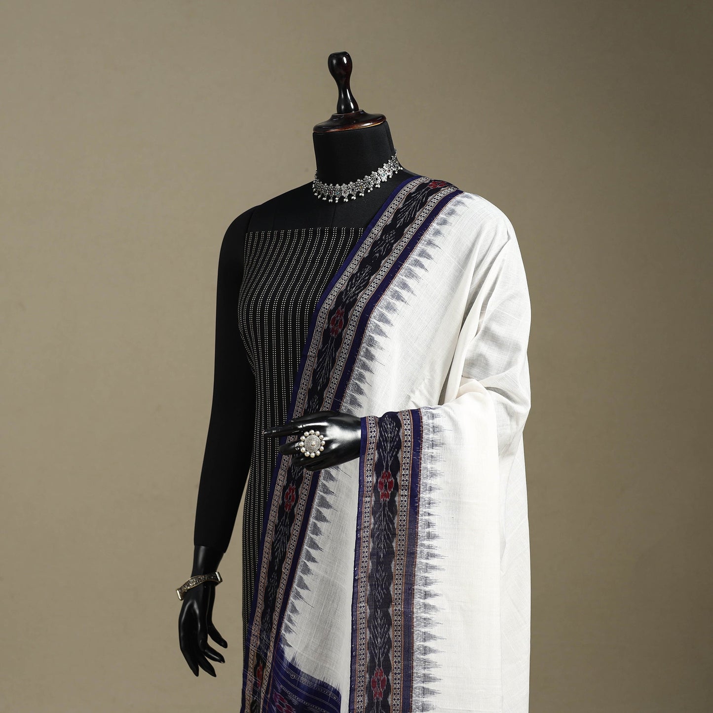 White - ikat handloom cotton sambalpuri dupatta 24