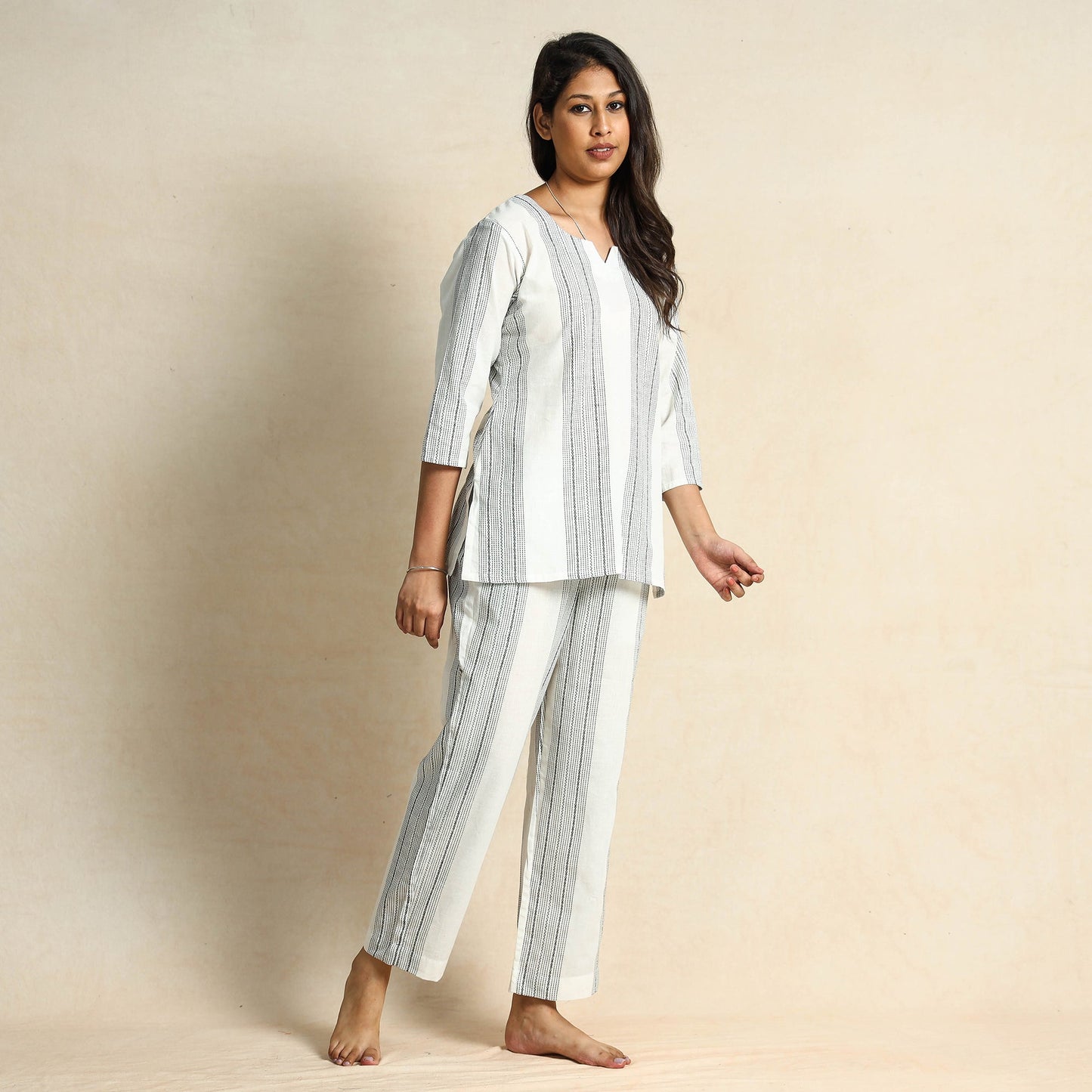 White jacquard cotton top & pyjama night suit set