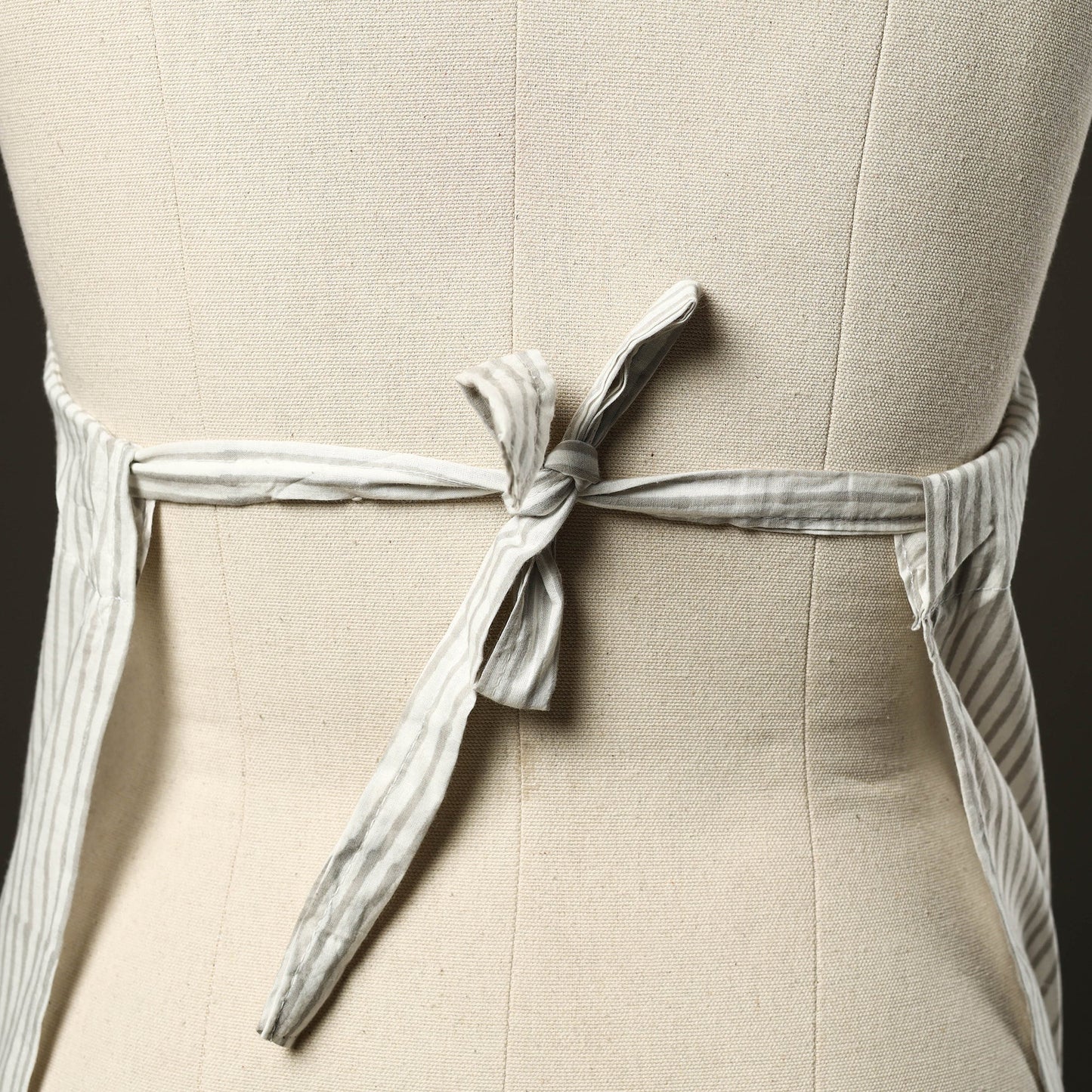 White - jhiri handloom cotton apron with pocket 19