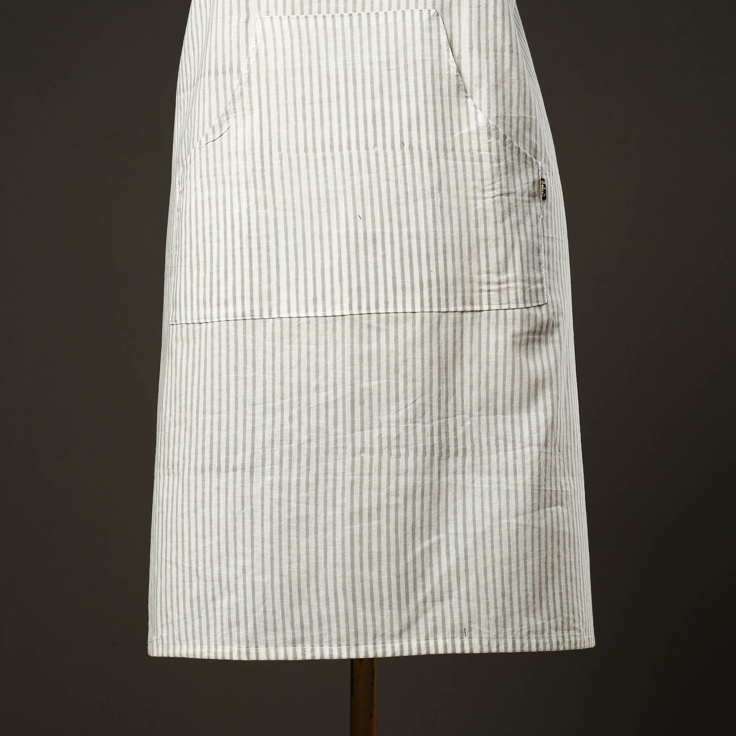 White - jhiri handloom cotton apron with pocket 19