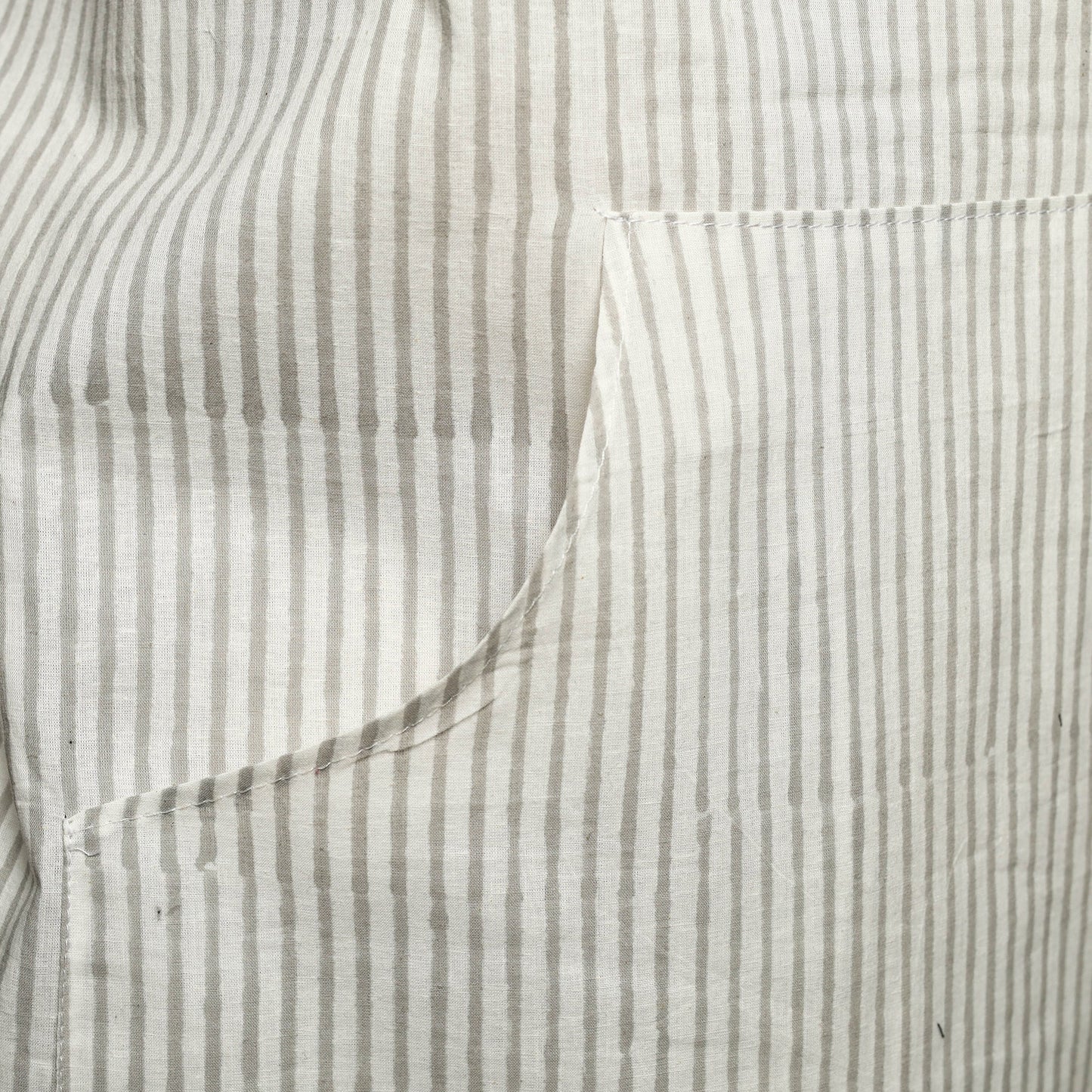 White - jhiri handloom cotton apron with pocket 19