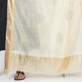  Kolaghat Kantha Zari Border Maheshwari Silk Dupatta with Tassels Online 